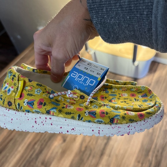 Girl’s Hey Dude Wendy Shoes - Picture 4 of 4